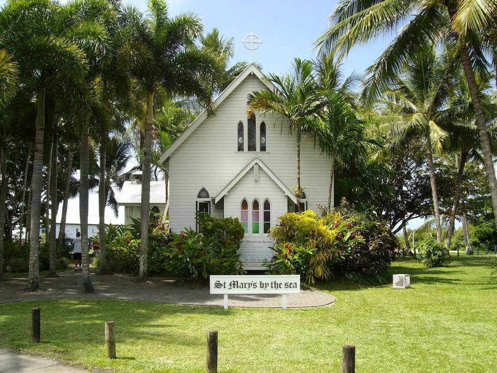 Coral Sea Villas Port Douglas Exterior photo